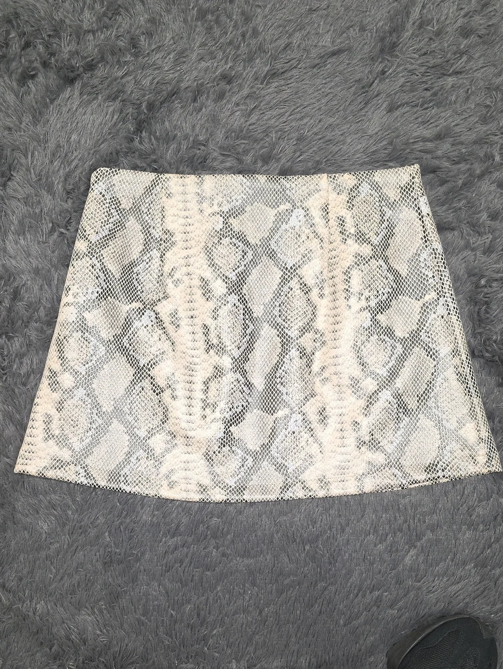 Olivaceous- Snake-Print Mini Skirt. Size L. NWT! - Picture 4 of 7